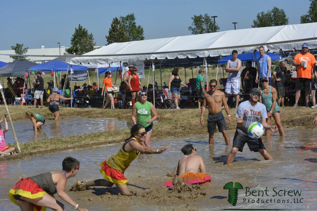 MOD_Mud_Volleyball-28