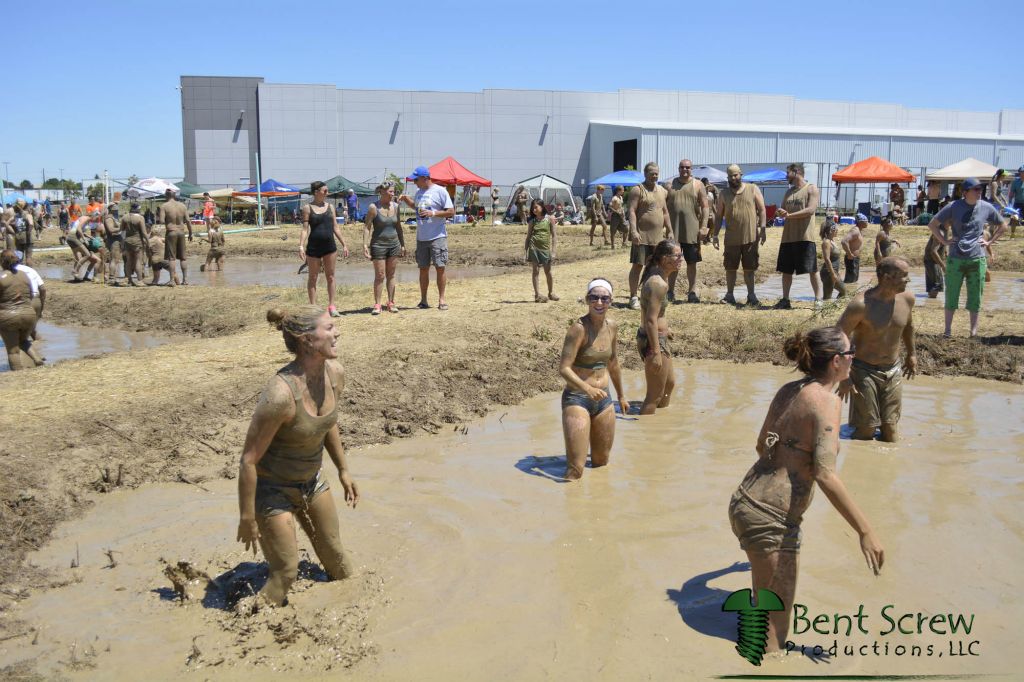 MOD_Mud_Volleyball-76